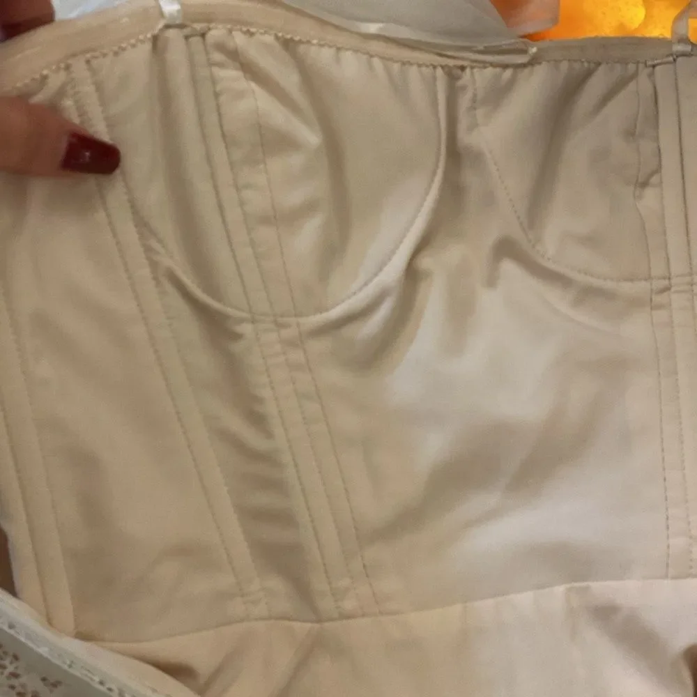 Bcbg Maxazria Elegant White Strapless Lace Dress, US2 - Picture 11 of 14